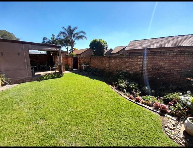 2 BEDROOM TOWNHOUSE FOR SALE IN ELDORAIGNE